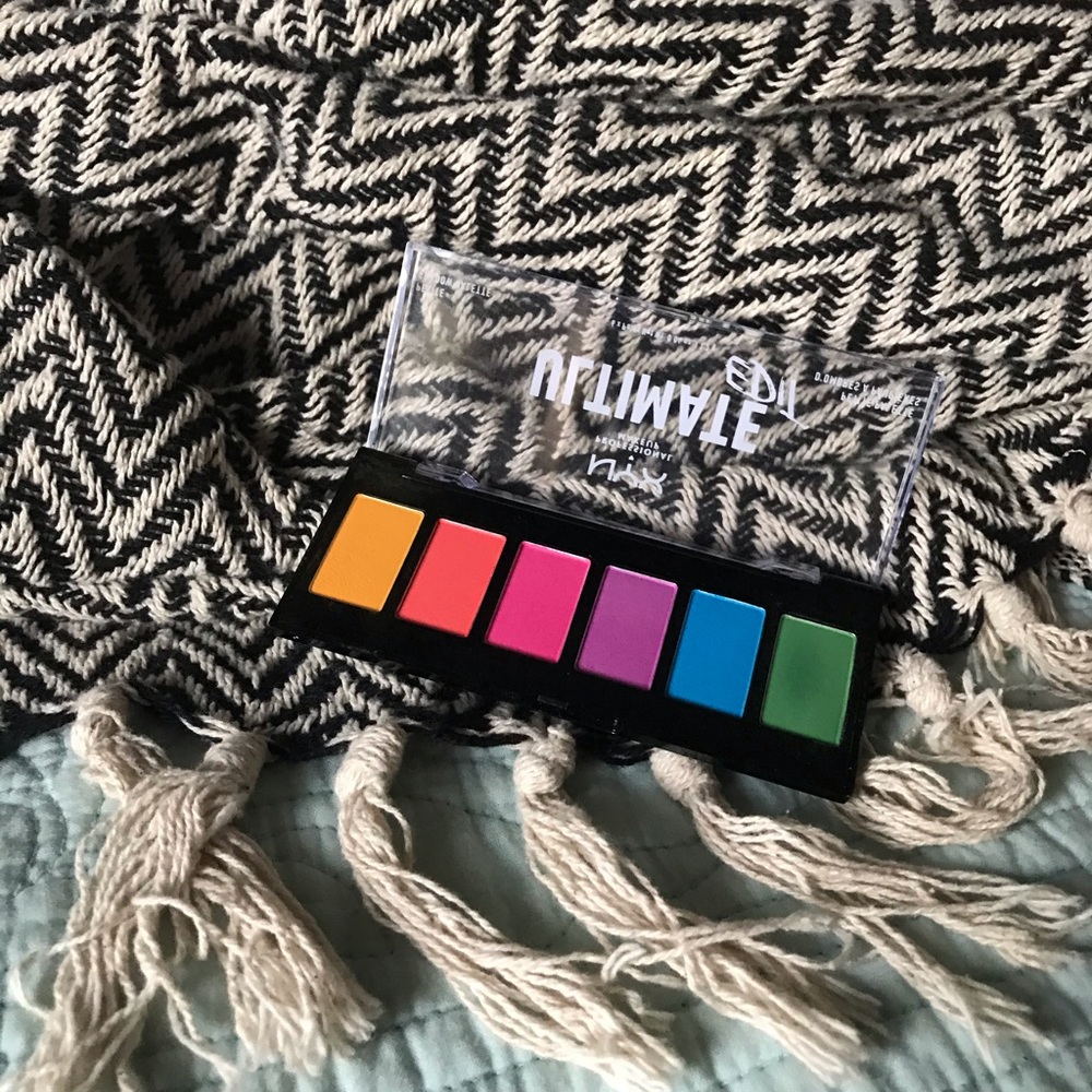 Nyx eyeshadow petite pallet